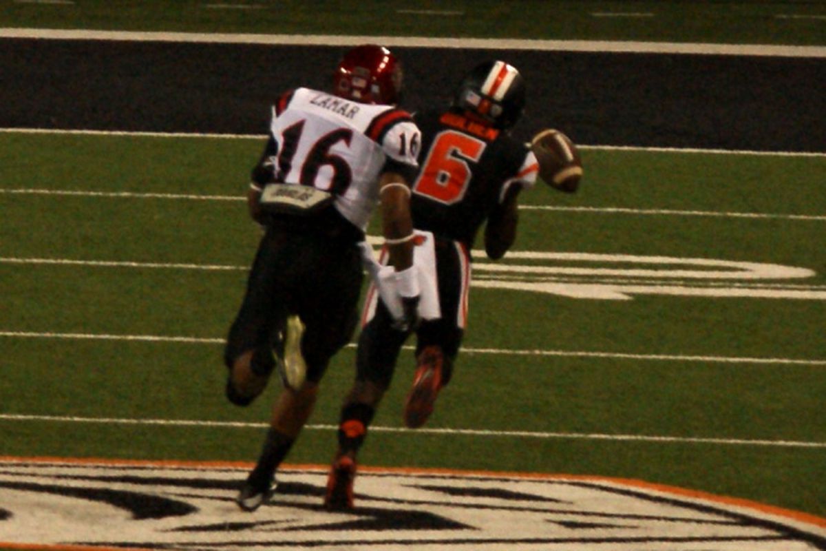 Victor Bolden dislocated a finger attempting to make the catch on this play in the 2nd quarter Saturday night against San Diego St.