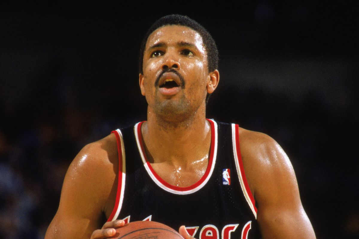 Steve Johnson shoots a free throw