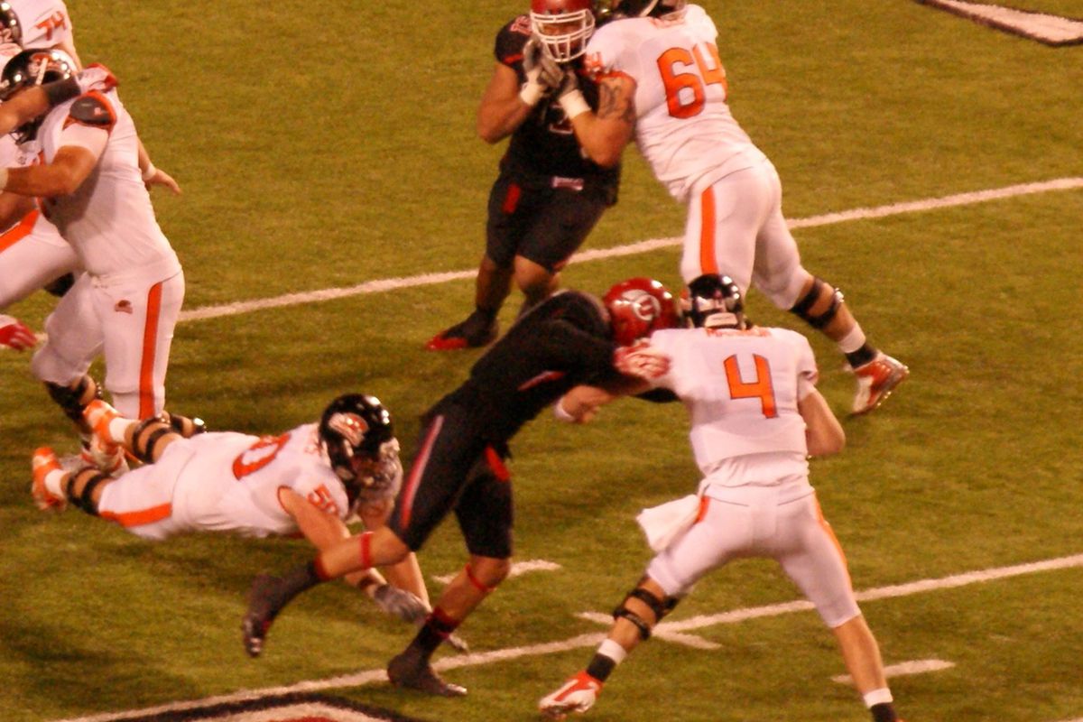 Oregon St.'s Sean Mannion (4) eventually threw for 231 yards, but also suffered 6 sacks, and threw 3 interceptions, in the Beavers' 27-8 loss to Utah. <strong>(Photo by Andy Wooldridge)</strong>